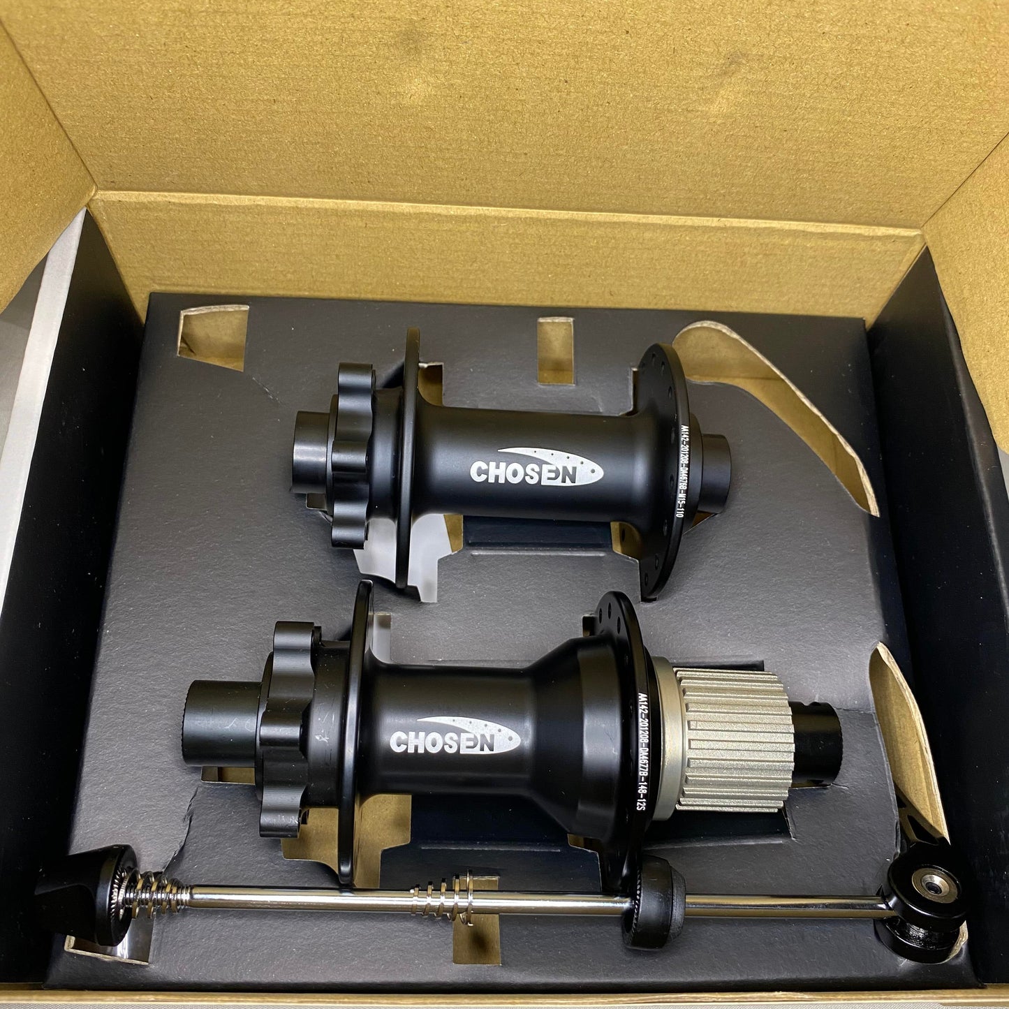 Chosen Hubs Boost Thru Axle 32H Matte Black