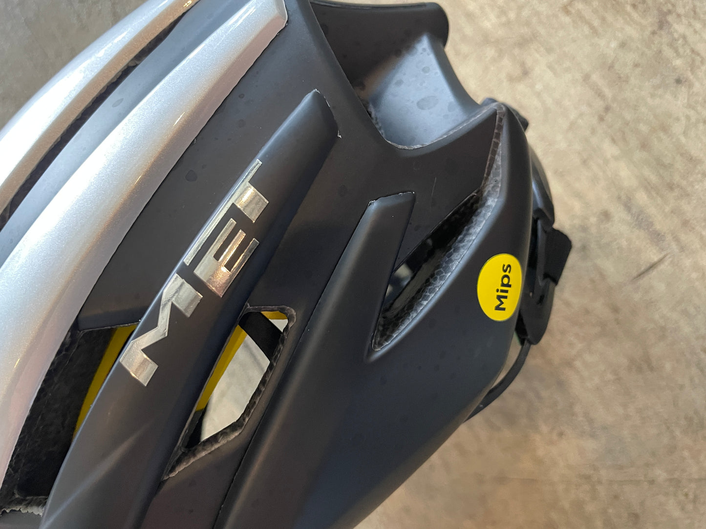 Met M126 Trenta Helmet Size Small