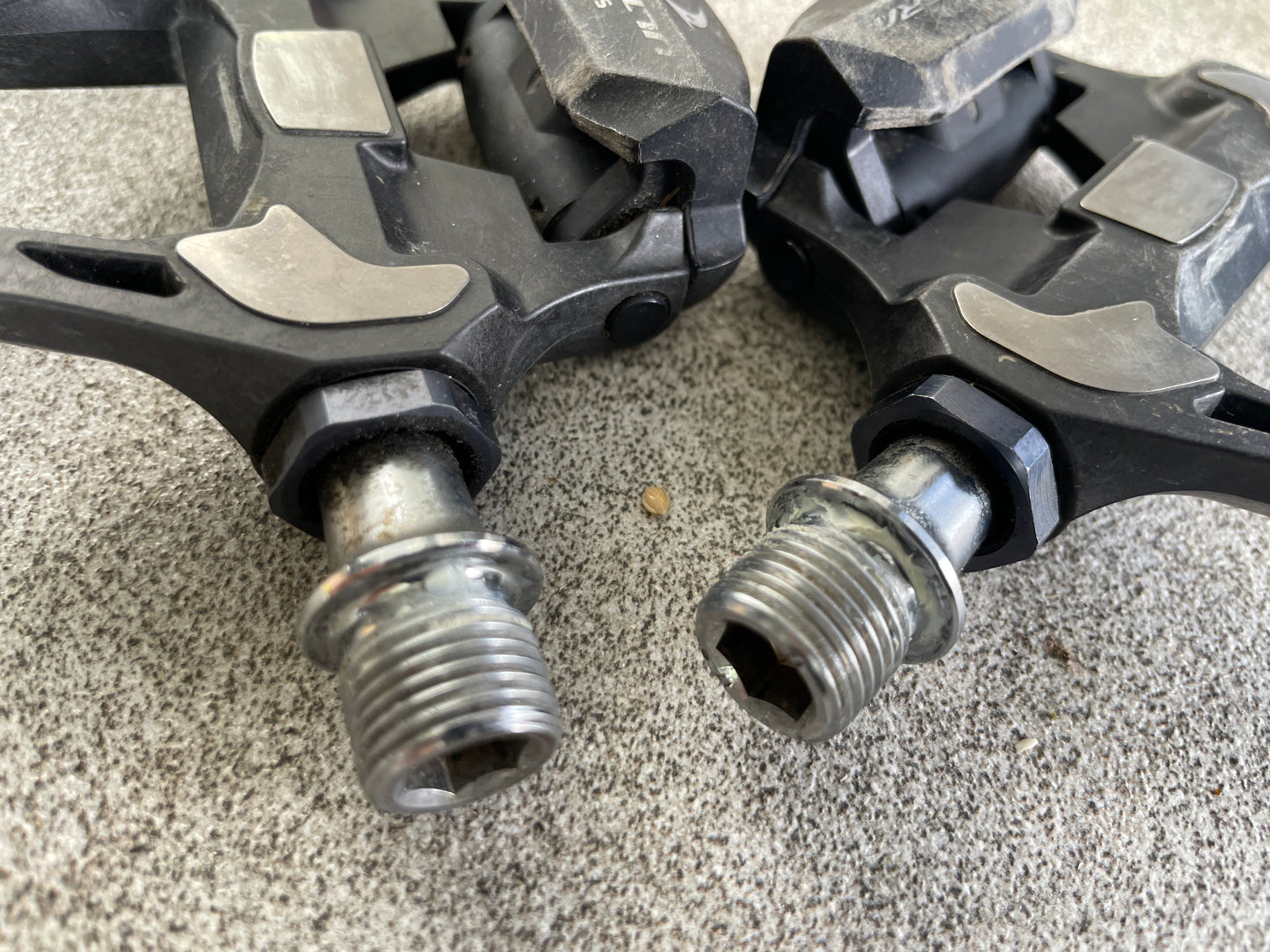 Ultegra R8100 Road Bike Pedals